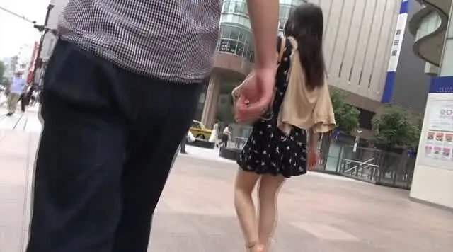 全国各地をナンパして渡り… ロケ中に福岡で見つけた超清純美少女 AV Debut