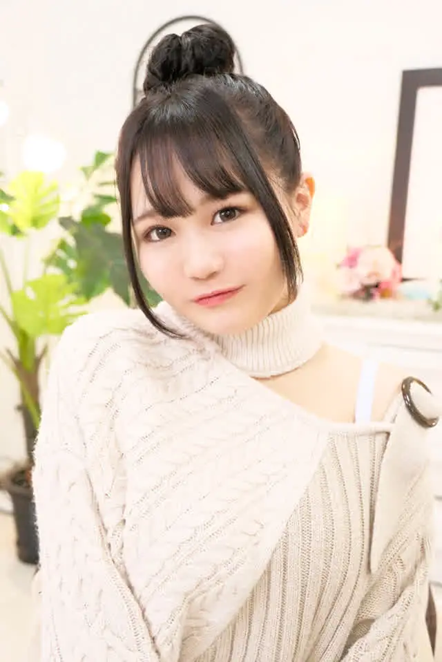 新宿で深夜のエッチな番組… 新宿で出会った女の子が素股オイルマッサージ高橋りほ