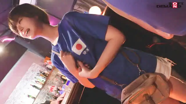 【スポーツバーに来ていた… サポーター女子に勢いとお酒のチカラに任せて生挿入！