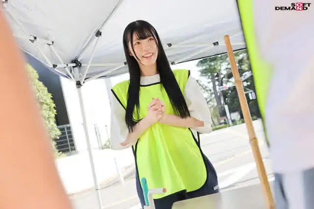 清掃ボランティアに現れた… 巨根ピストンでスレンダー女子がアヘ顔アクメ！
