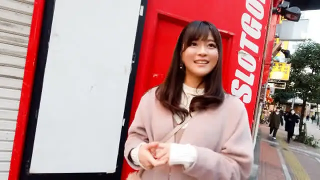 新人女性Dゆる子が捕まえ… 笑顔で淫語責めをする清楚系ビッチな女子大生！！ かな