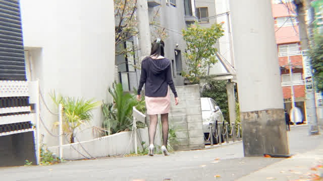 すっかり明るくなった渋谷… 世界レベルの177cm長身スレンダー美人OL！