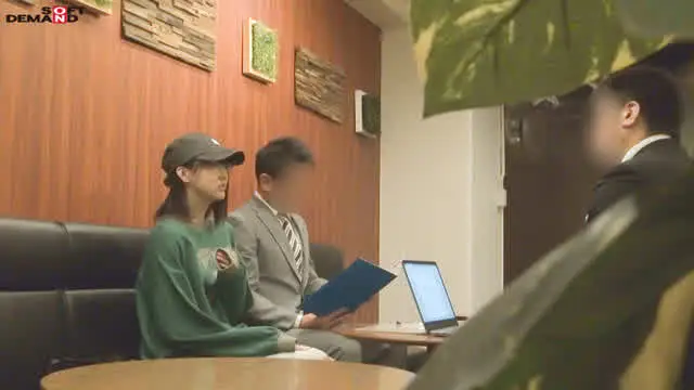 男装カフェで働くボーイッ… ボーイッシュ女子が巨根ピストンで激イキ！ ふみか