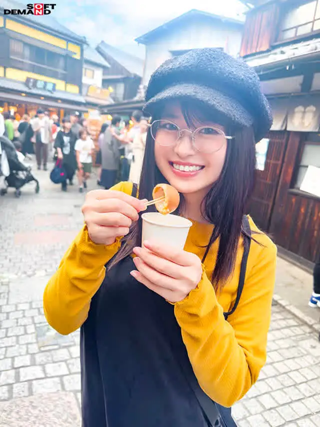 こんにちは。私は都内で某… バイトのヒカルちゃん（20）が腸内丸見えになっちゃった