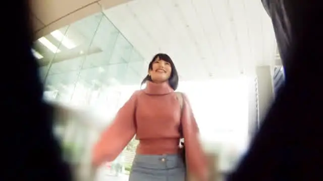 個撮でエロい雰囲気になっ… 童顔レイヤーに中出し＆特濃顔射！！