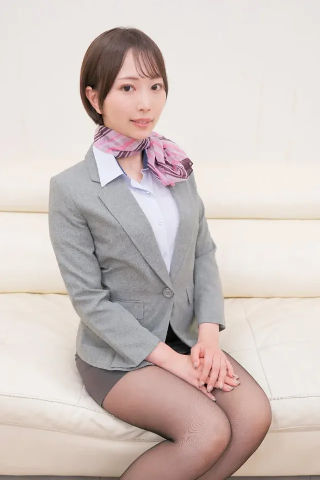 憧れの女性職業の最高峰！… 黒パンスト越しの童貞チ○ポ3cm挿入！ 那賀崎ゆきね