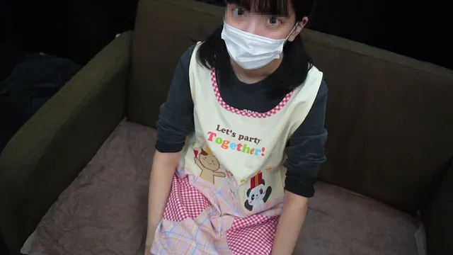 ※本編には目線はありませ… ザーメンをぶっかけちゃおう！保育実習時のエプロン編