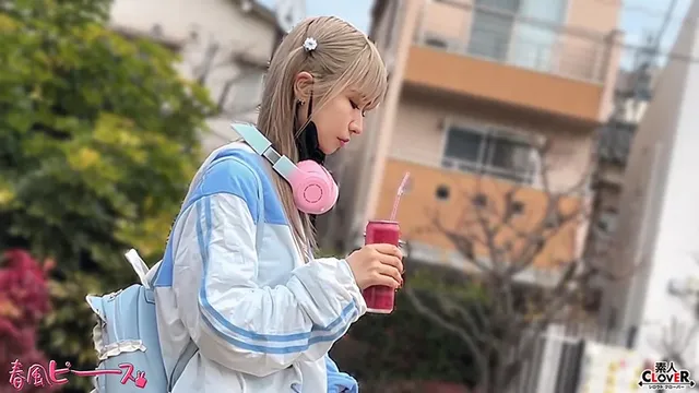都内某所を歩いているとサ… ツルペタガリ娘