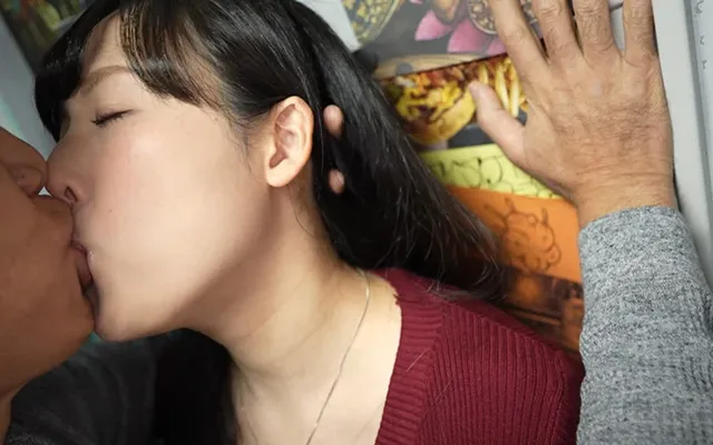 秘密基地にやってきたのは… 大復活！素人援交生中出し 料理教室の美人先生