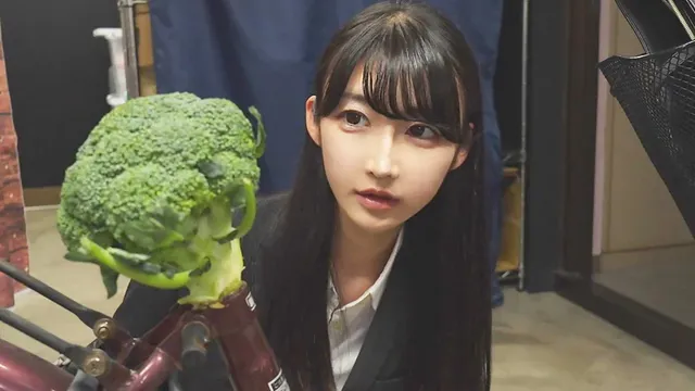 毎日自転車通勤をしている… 近所に住む美人なデカ尻OLの自転車サドルに悪戯