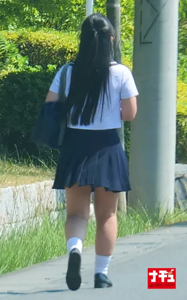 下校中の黒髪貧乳娘を生処… 美少女捕獲アヘとろ肉便器4 ターゲット:寄り目ちっぱい