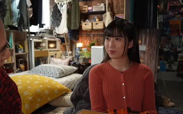 緊張した面持ちでドアベル… 大復活!素人援交生中出し 映画オタクのやよいちゃん