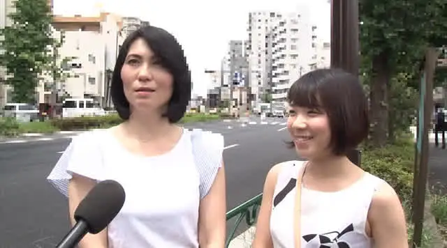 街で声をかけたのは2人暮… 美人母娘の家に泊まりに行こう