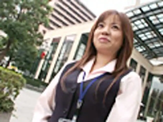 会社で働いているOLたち… 中出し素人巨乳OL4