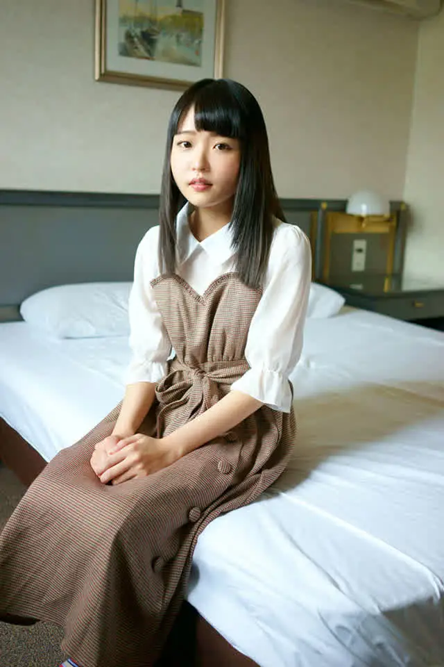 よく笑う明るい女の子でし… 華奢貧乳の処女は脳内ヤリマンの妄想少女 奈緒 18才