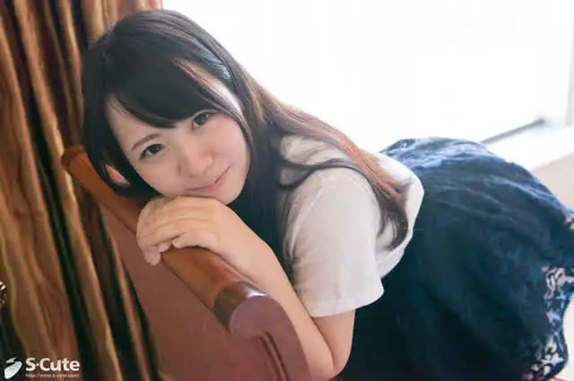 乳首を弄られ思わず反応し… S-Cute ai