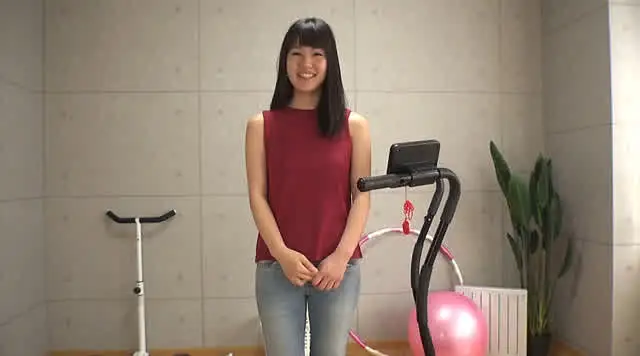 素人娘が全裸でランニング… 汗だく素人娘 全裸でRUN！素人娘20人が全裸でランニング