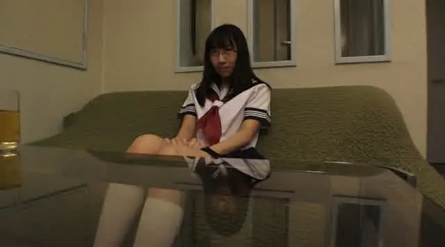 おじさんのチンポをおいし… メガネっ娘と濃密中出しセックス なみ 19歳