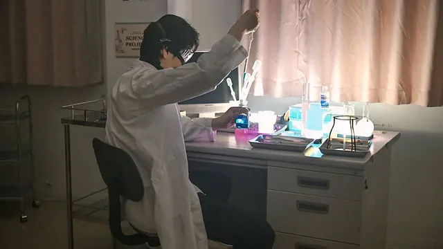 俺は、ごく普通の男子生徒… もしも惚れ○○○が校内にばらまかれたら?