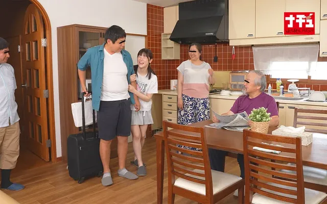 久々に再会した姪っ子は推… 帰省中に乳首をいじられ続け中出し 推し活中の姪っ子