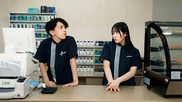 コンビニでアルバイトをし… コンビニのバックヤードでセックスをするのが好きな彼女
