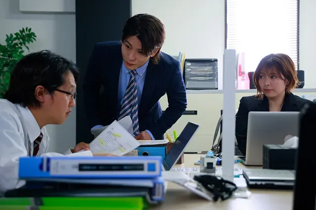 同じ会社で働く新庄と扇は… スキンシップ・レッスン