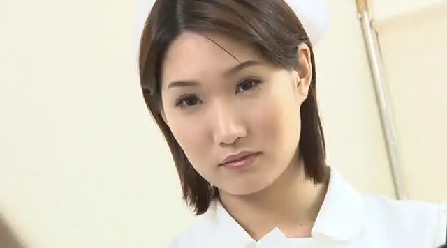 彼女よりも美人でエロい白… 彼女に嫉妬した美人ナースに10日間連続でヌキまくられた