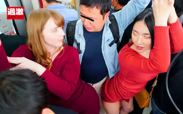 満員電車でハチ切れんばか… 満員電車でムチムチニット痴女2人のデカ尻に挟まれ射精