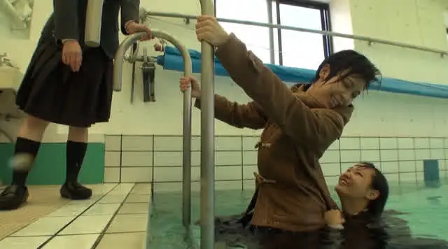 3人の女の子が各々の冬制… 冬制服のままでの経験