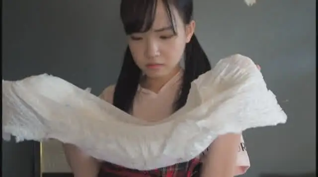 お母さんと喧嘩して家出を… ちっちゃい紙オムツのララちゃん