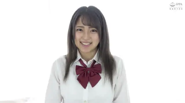 超カワイイみつきチャンの… 大人気女優 渚みつきチャンの制服ギリギリグラビア！