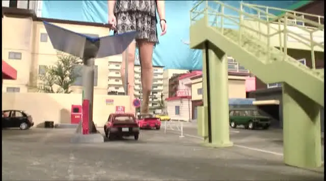 またしても街に災いが降り… GIANTESS X