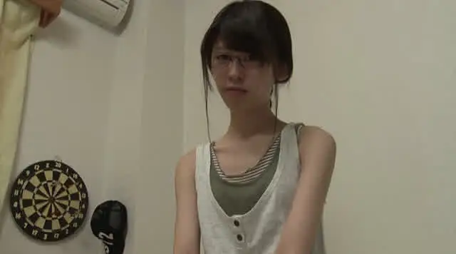 体重38kgの超絶スレン… 貧乳の地味子に中出し1 れんか