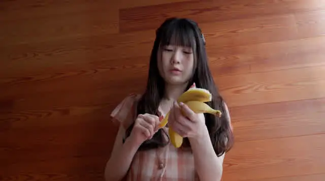 貴方は一線級のグラドルが… 足とお尻でむぎゅーっ！