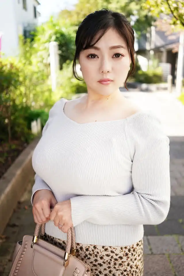麻里さんはとても色っぽい… 欲求不満のH-cup最高級熟成肉の人妻に媚薬飲ませたら