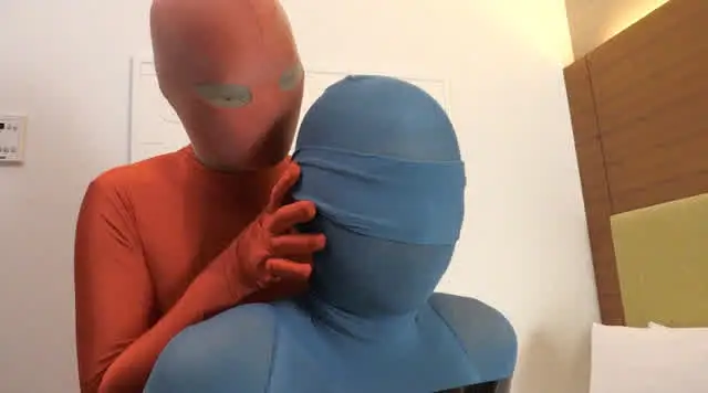 タイツで覆われた男を焦ら… ZENTAI GIRL ENCASEMENT HAND JOB