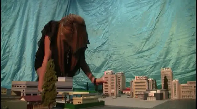 身長240m以上、全てに… Attack of 800ft woman2