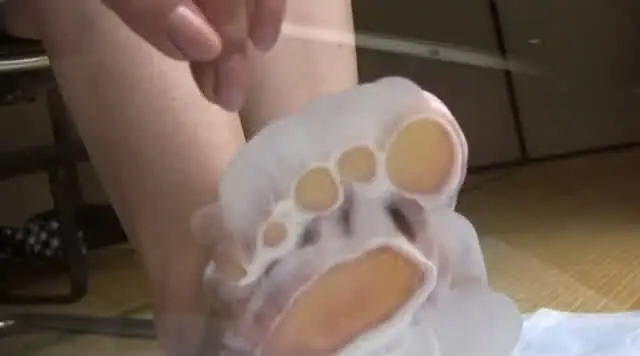 女性たちが生足でさまざま… 生足クラッシュ