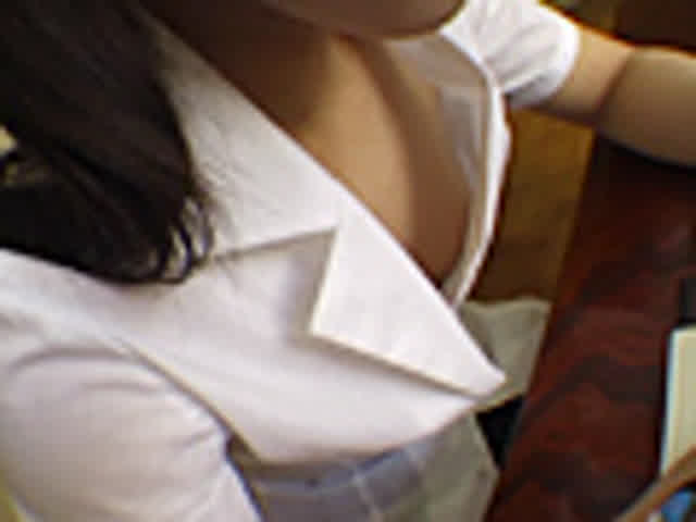 教育実習生が中○生の乳の… ノーブラ胸モロ映像2