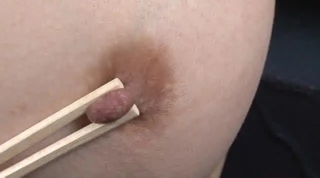 お待たせしました。好評の… 乳輪の大きな乳首と汚い乳首痛いッ