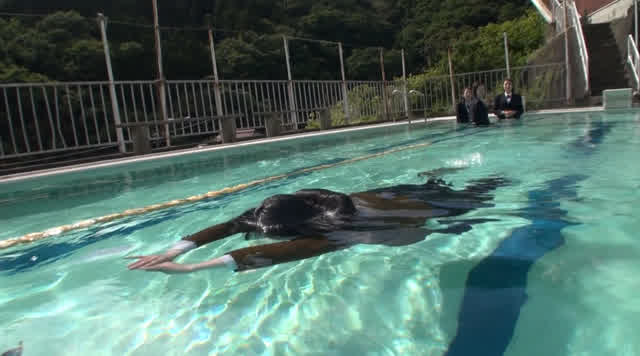 女子体育大学のちょっと変… 第3種目 潜水対決