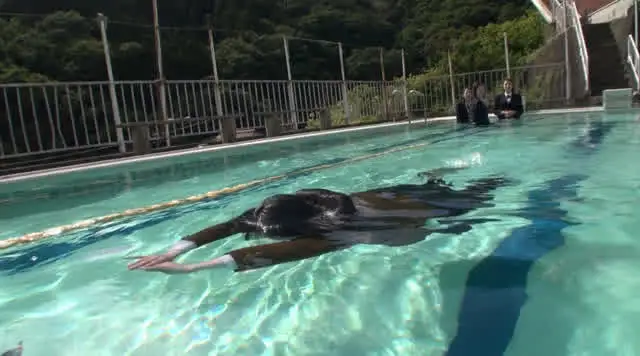 女子体育大学のちょっと変… 第3種目 潜水対決