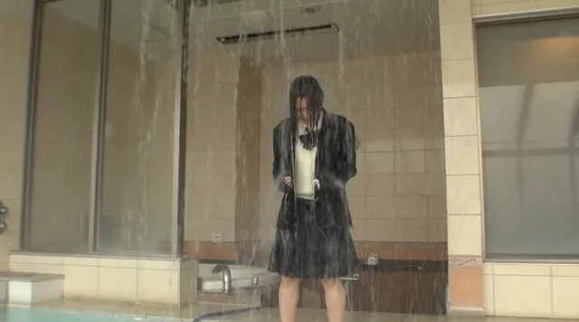 冬制服で滝、滝、マネも巻… 水掛けられ前の思い出