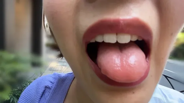 街行く女性に声をかけ口内… 街角で声をかけて口内観察させてもらう さつきちゃん