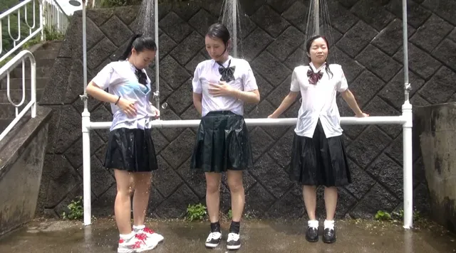 これからも着用する制服、… 初めての制服シャワー