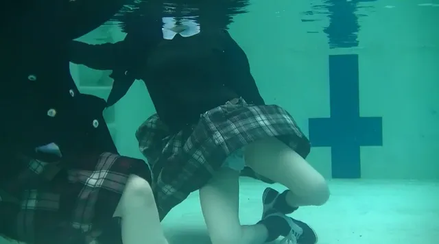ブレザーやカーディガンも… 冬服体験学習