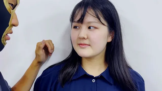M男が街中で女性に声をか… M男が街中で女性に声をかけてキスさせてもらう りか