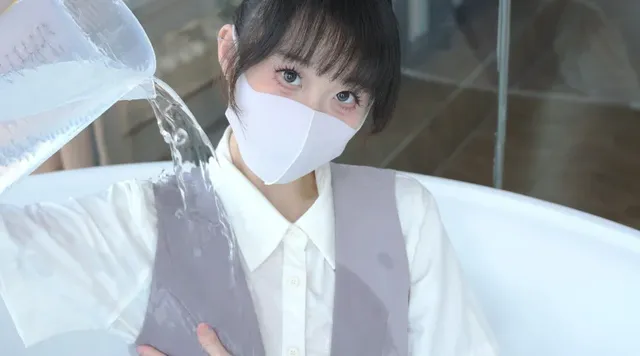 丸の内にある某保険会社に… 丸の内OLを自宅に招いてWET遊び