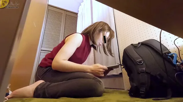 撮影待機中の控室ですっか… 控室屁こき 待ち時間にこっそりガス抜き2