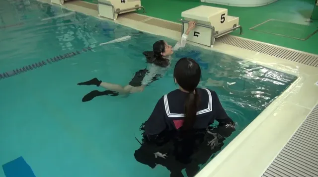 卒業後大学生になった先輩… OG訪問でのお楽しみ